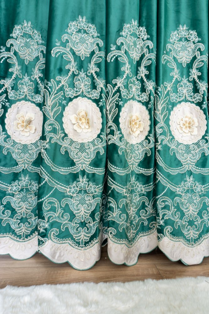 Set 2 Draperii din Catifea cu Flori Brodate 3D – Verde Smarald – CTFD028_140x270_ATL Brodate imagine noua