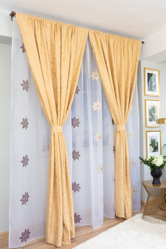 Set Amora - Perdea cu Imprimeu Stelute si Draperie Cappuccino Gold Striat